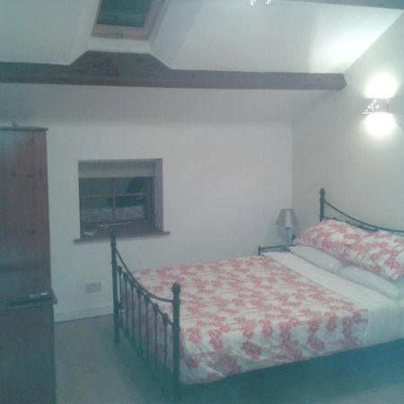 Brook Barn B&B Hale  Kamer foto