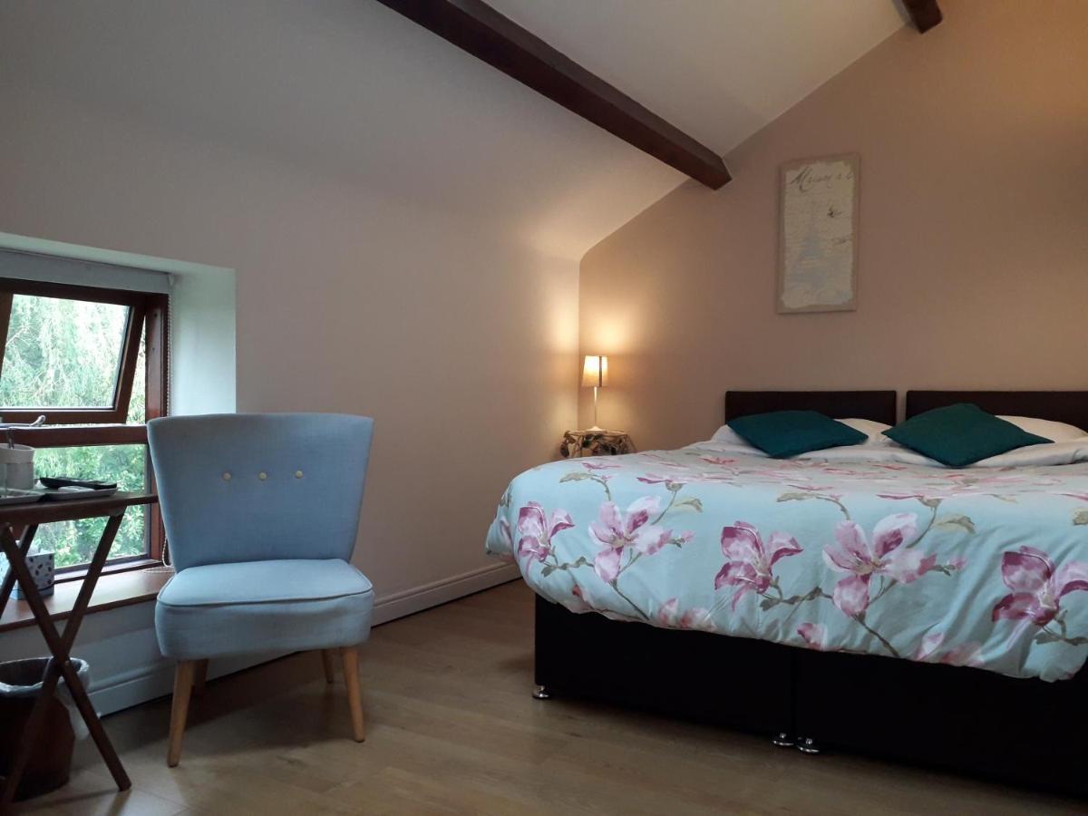 Brook Barn B&B Hale  Buitenkant foto
