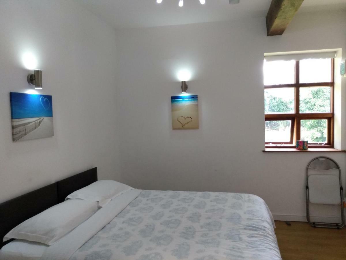 Brook Barn B&B Hale  Buitenkant foto
