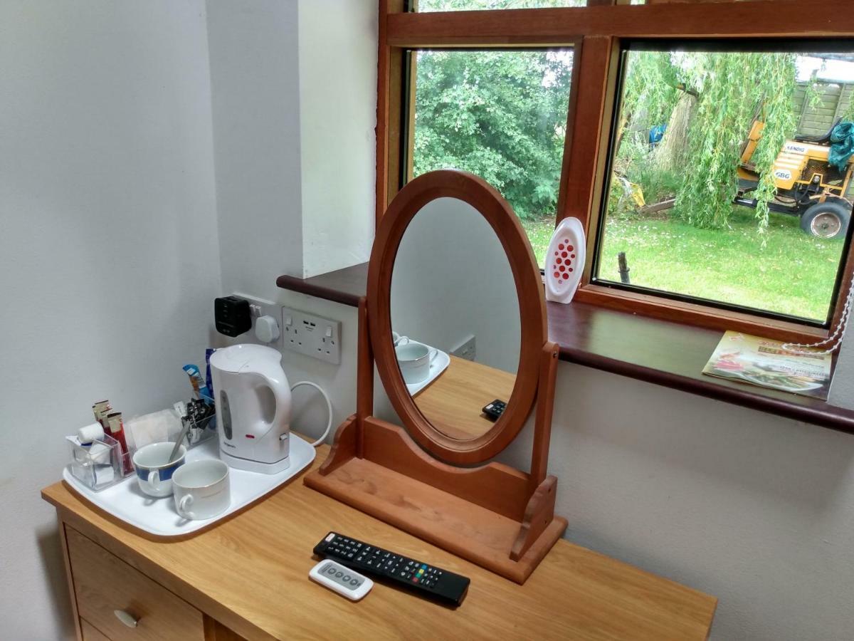 Brook Barn B&B Hale  Buitenkant foto